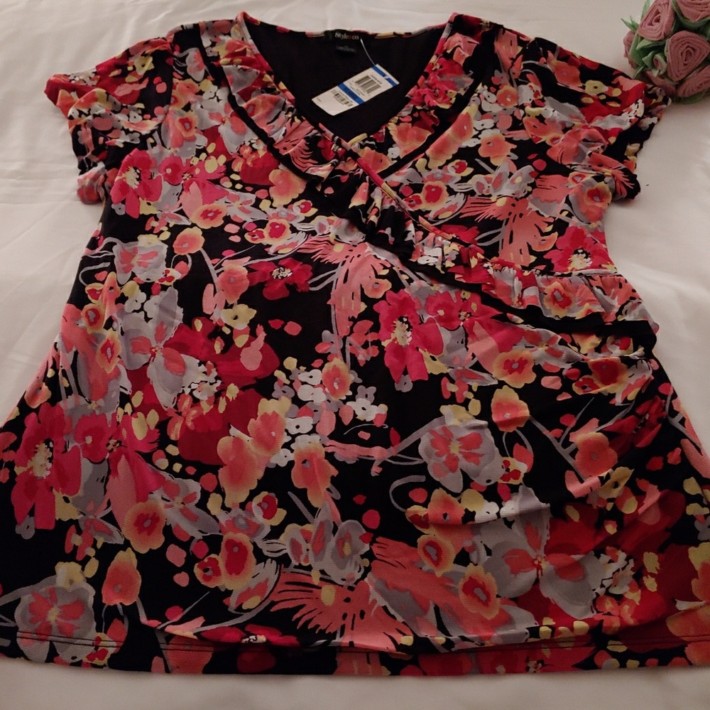 NWT Women's Short Sleeve Top